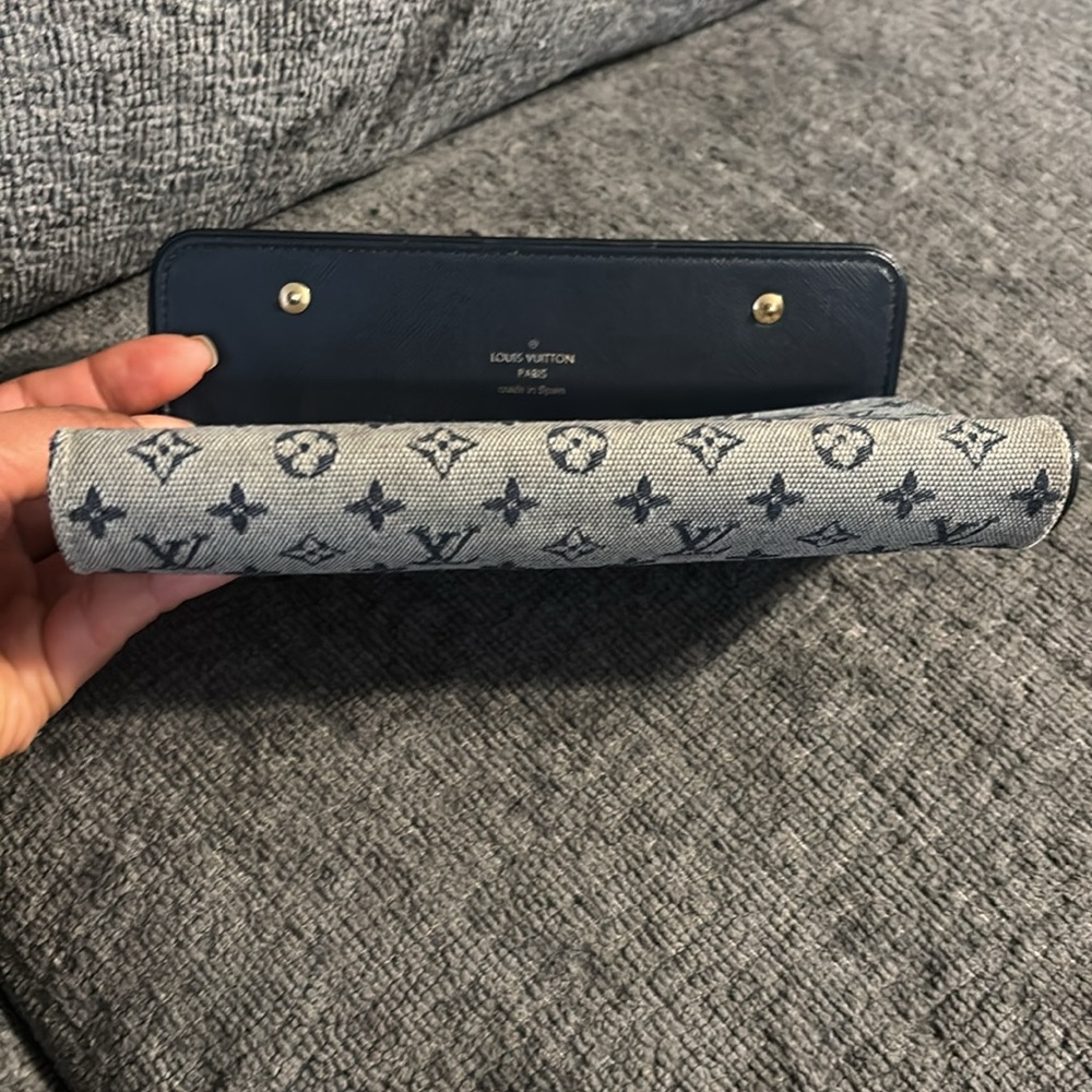 LOUIS VUITTON
Navy Monogram Mini Lin International Wallet - Picture 5 of 13
